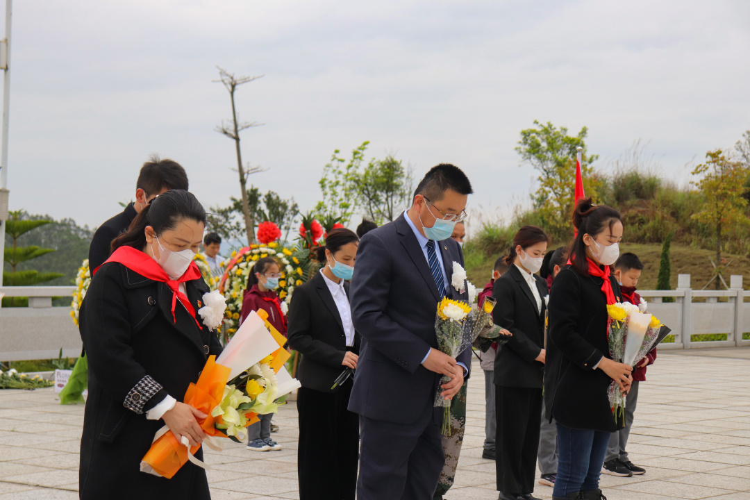 清明祭英烈 共鑄中華魂丨來賓市培文學(xué)校烈士陵園祭掃活動